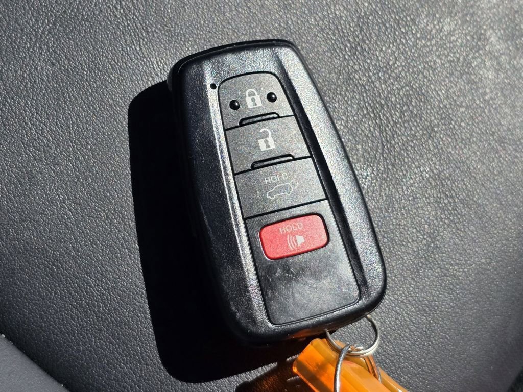 Used 2021 Toyota RAV4 XSE AWD/4WD image 34
