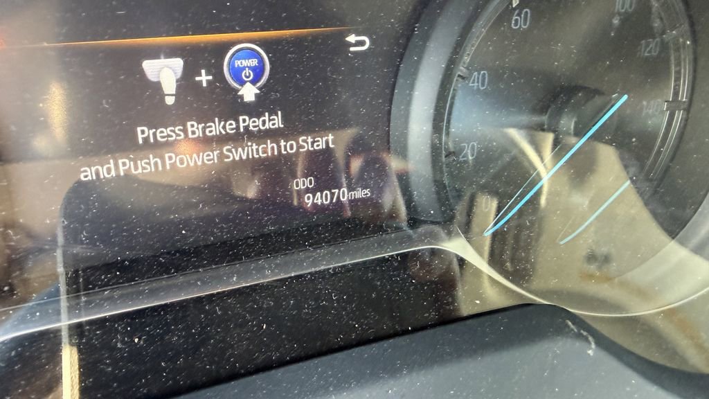 Used 2022 Toyota Venza XLE image 4