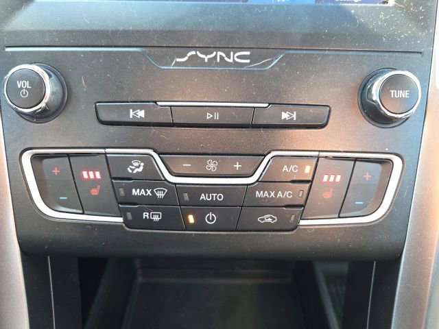 Used 2020 Ford Fusion SE image 31