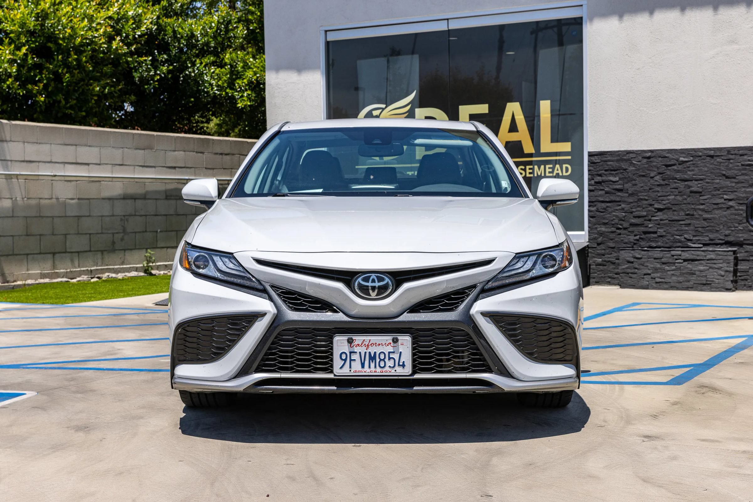 Used 2023 Toyota Camry XSE FWD image 4