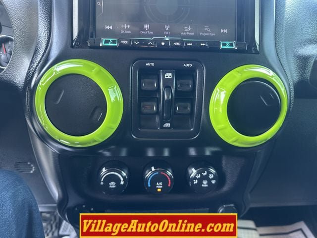 Used 2016 Jeep Wrangler Unlimited Sahara w/ Connectivity Group AWD/4WD image 17