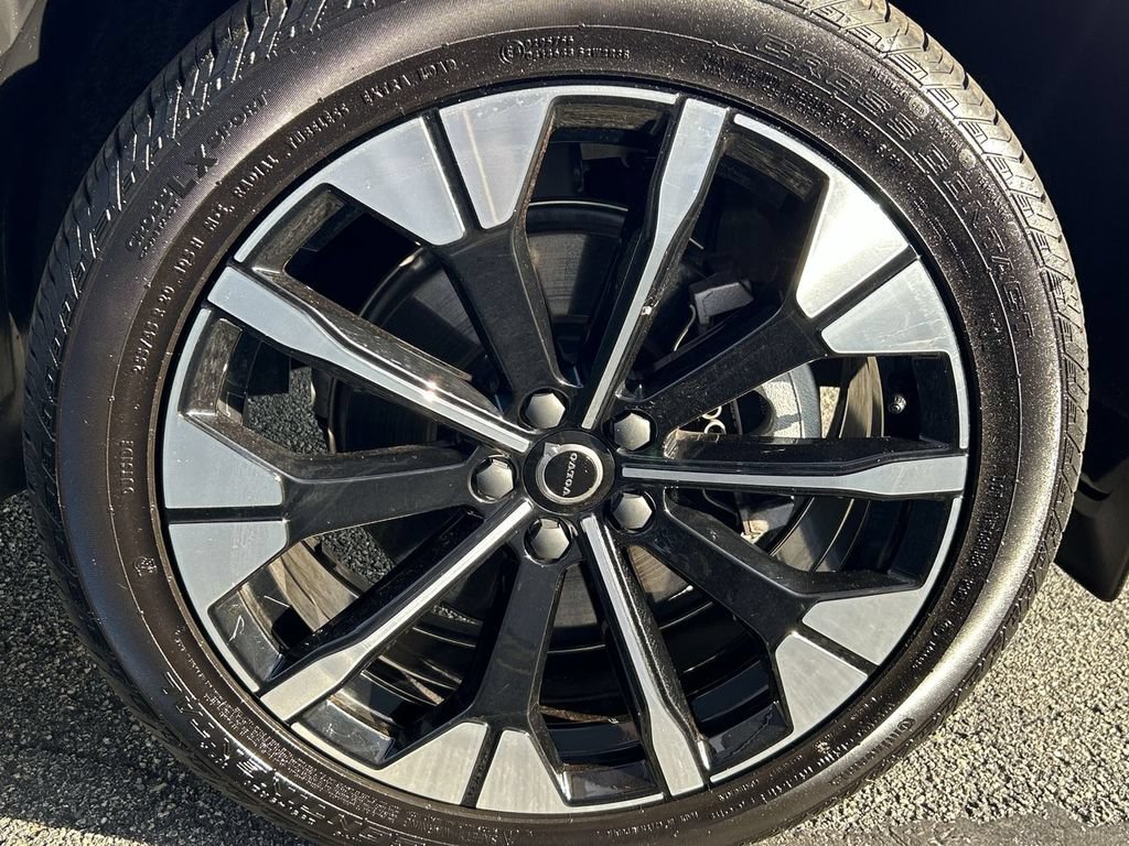 New 2026 Volvo XC60 B5 Plus w/ Climate Package AWD/4WD image 13