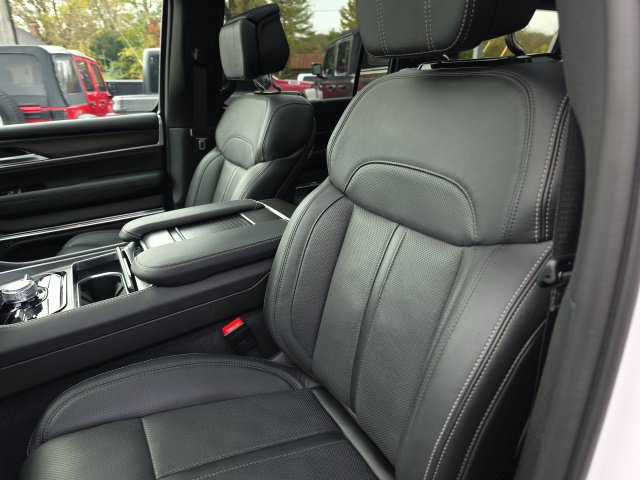 Used 2026 Jeep Grand Wagoneer Summit w/ Premium Group III AWD/4WD image 4