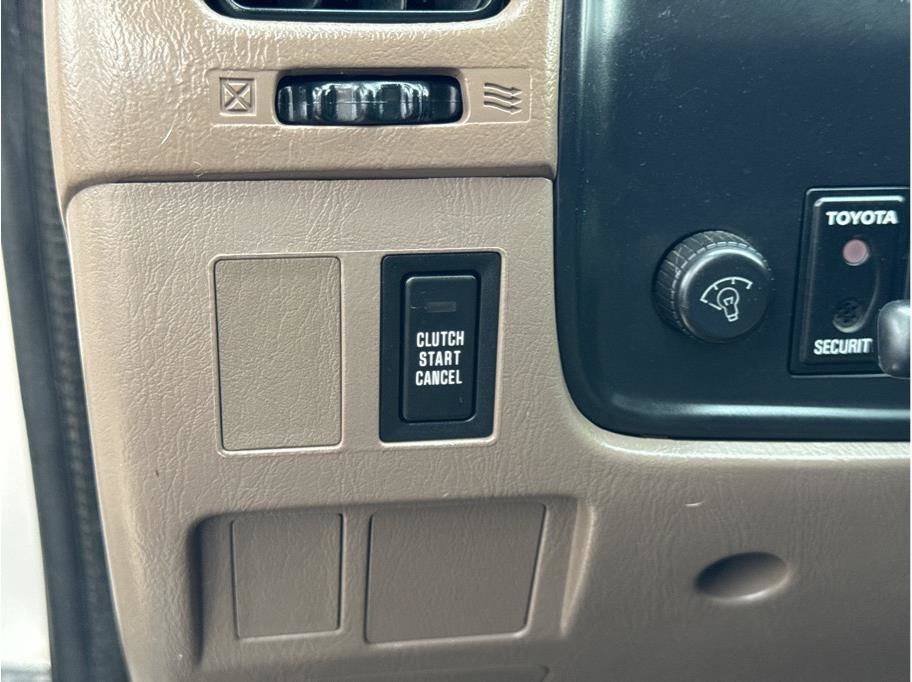 Used 2000 Toyota 4Runner SR5 image 18