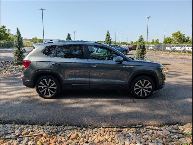 Certified 2022 Volkswagen Taos SE image 6