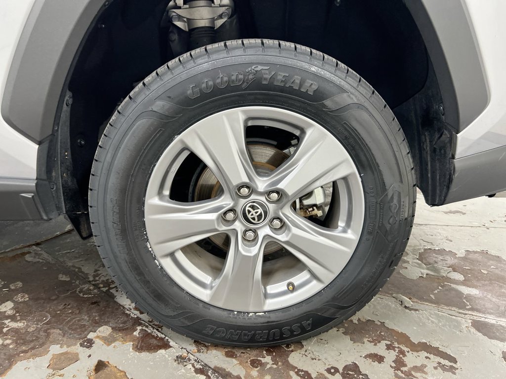Used 2025 Toyota RAV4 LE AWD/4WD image 27