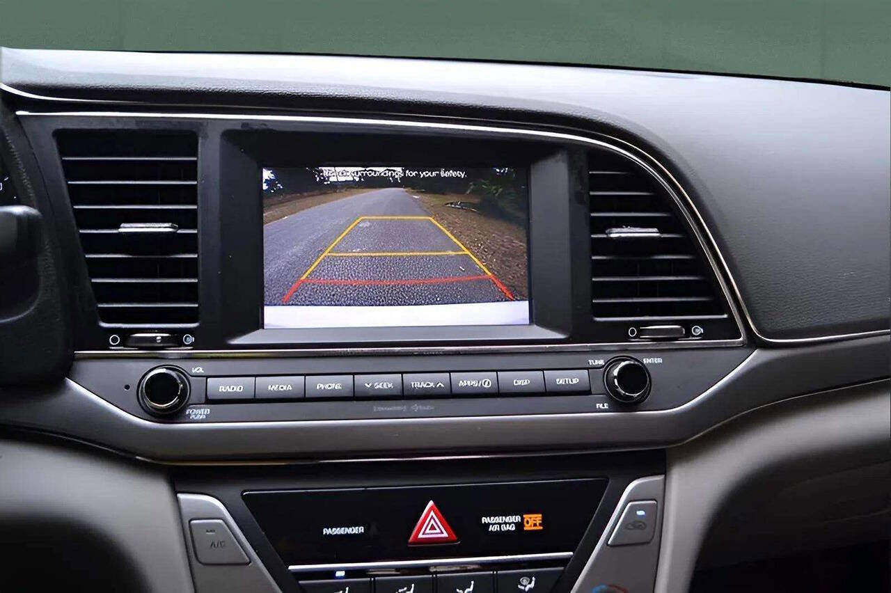 Used 2017 Hyundai Elantra SE image 21