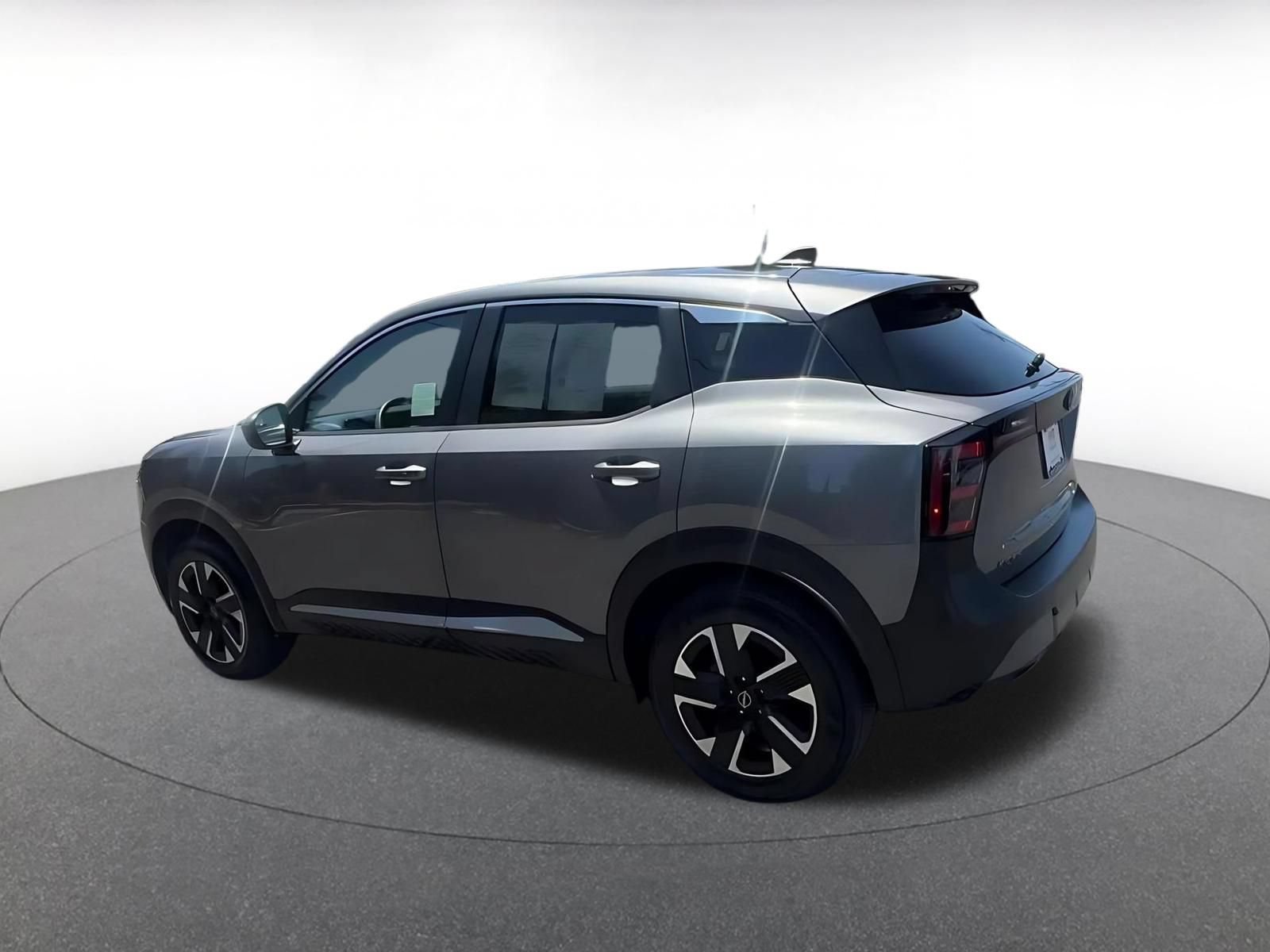 Used 2025 Nissan Kicks SV AWD/4WD image 10