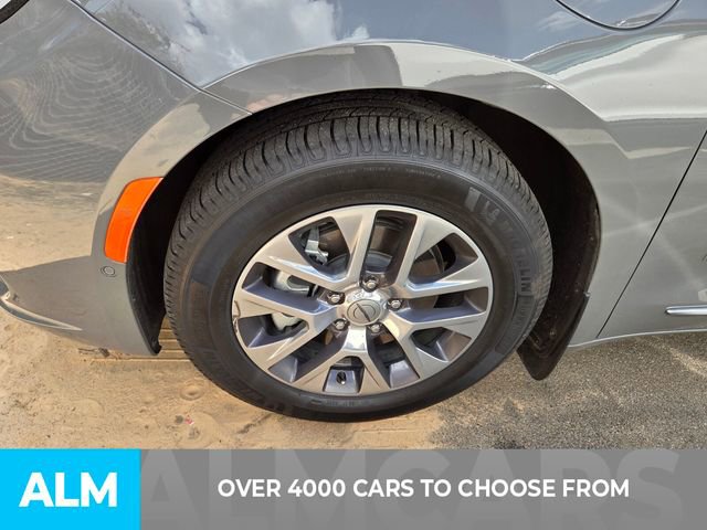 Used 2023 Chrysler Pacifica Pinnacle image 2