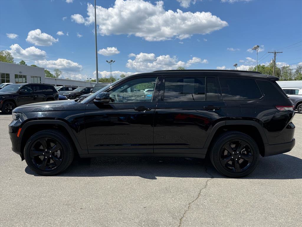 Used 2024 Jeep Grand Cherokee L Laredo AWD/4WD image 7