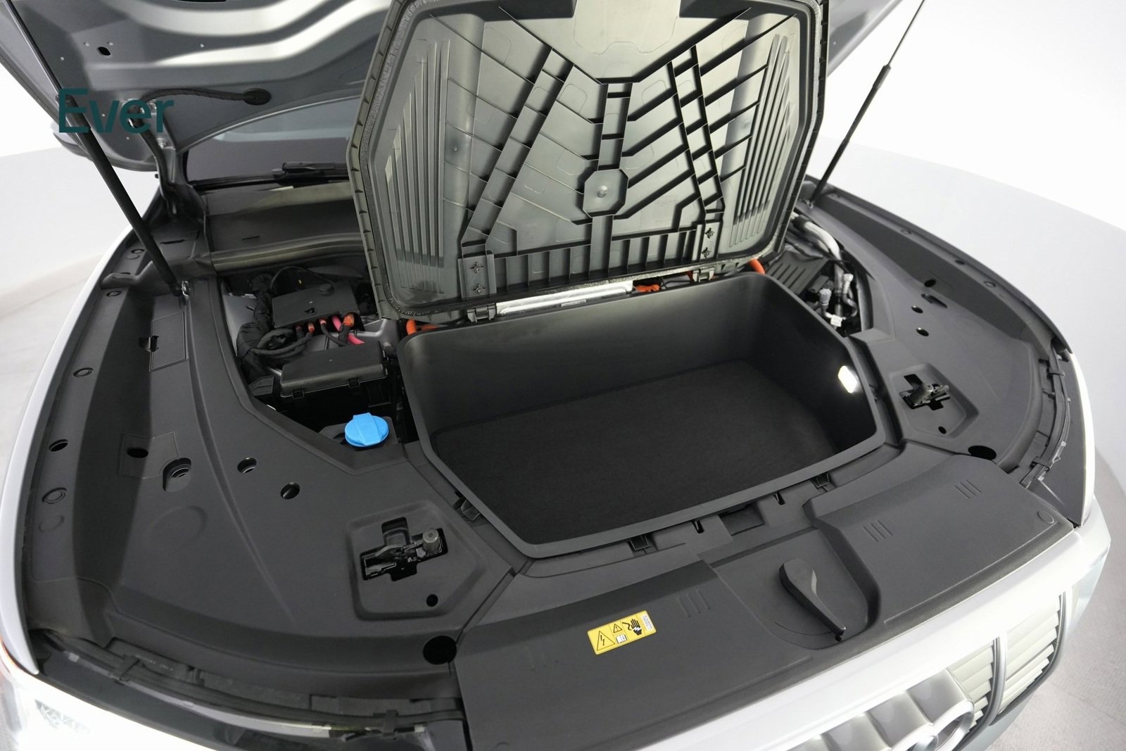 Used 2022 Audi e-tron Premium Plus image 26