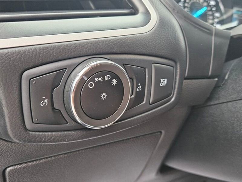 Used 2023 Ford Edge SEL image 30