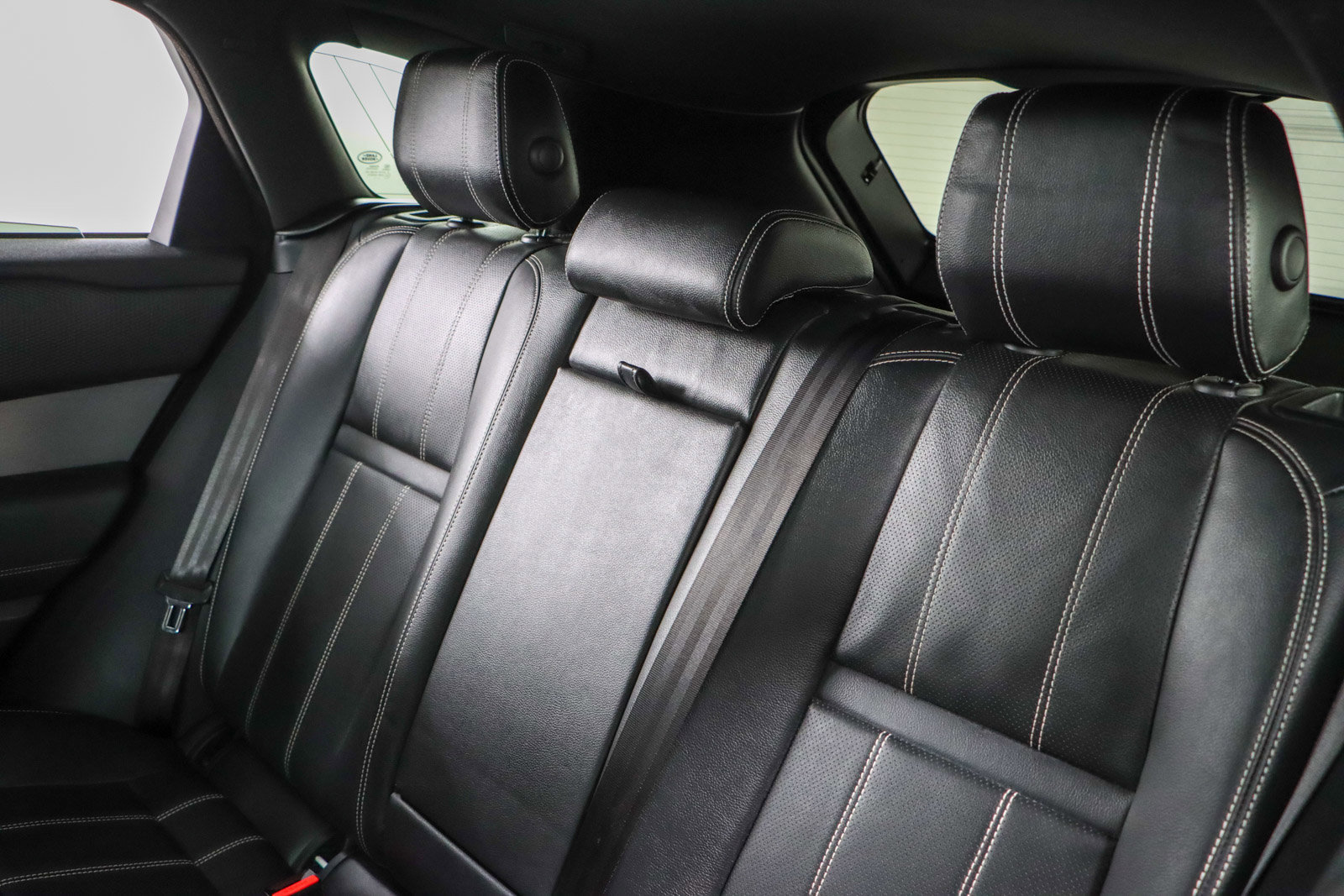 Used 2022 Land Rover Range Rover Velar R-Dynamic S image 25