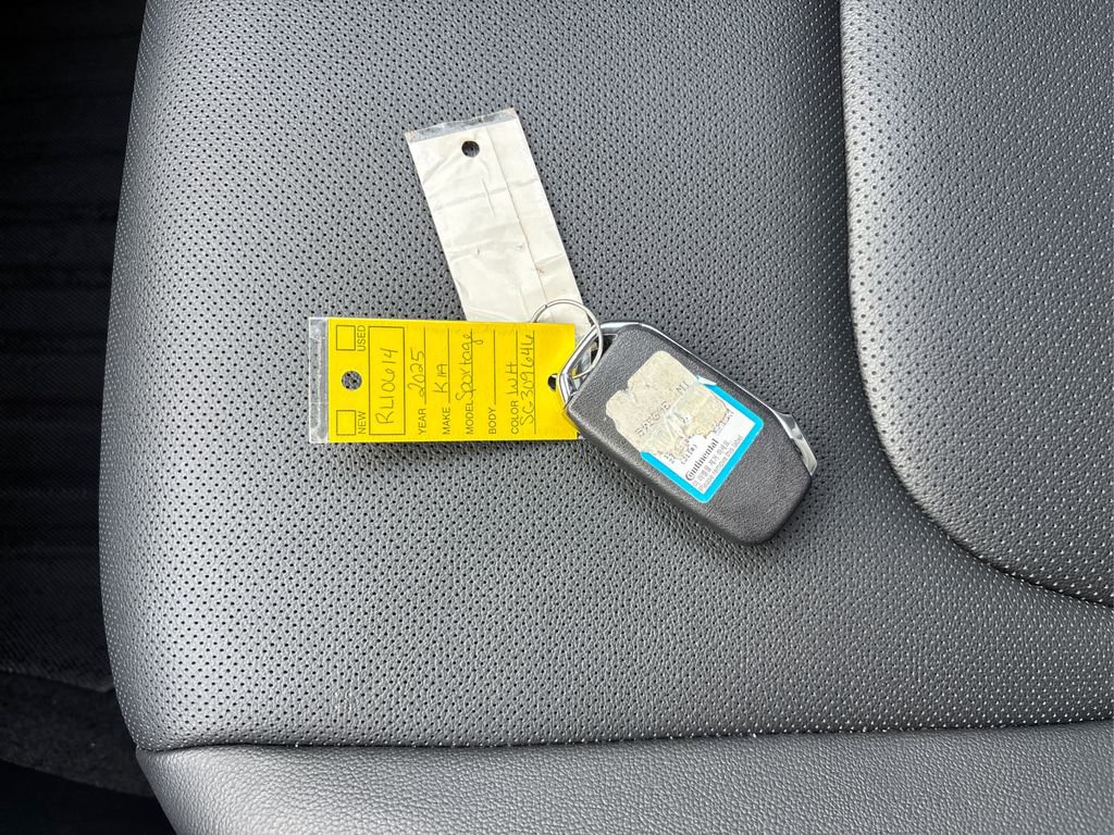 Used 2025 Kia Sportage EX w/ Premium Package image 37