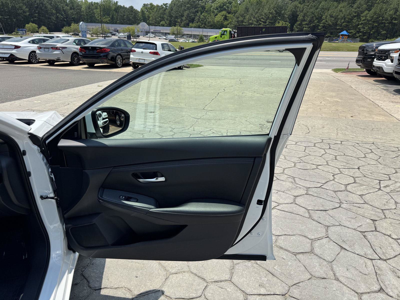 Used 2024 Nissan Sentra SV FWD image 17