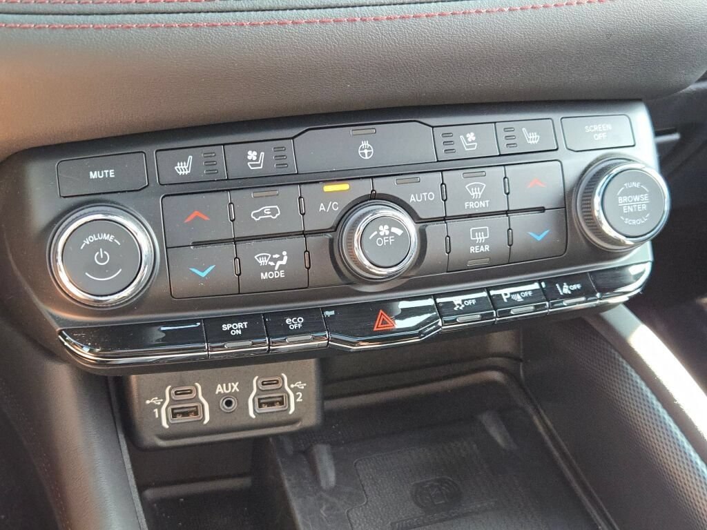 Used 2022 Dodge Durango R/T AWD/4WD image 11