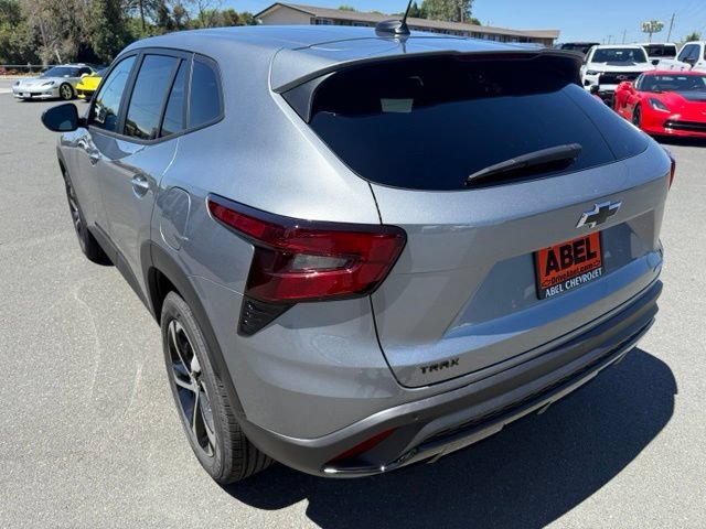 New 2026 Chevrolet Trax RS w/ Sunroof Package FWD image 6