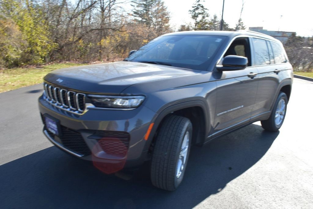 New 2025 Jeep Grand Cherokee Laredo X w/ Luxury Tech Group I image 9