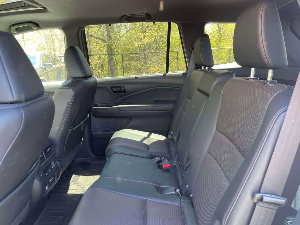 Used 2025 Honda Passport Black Edition image 11