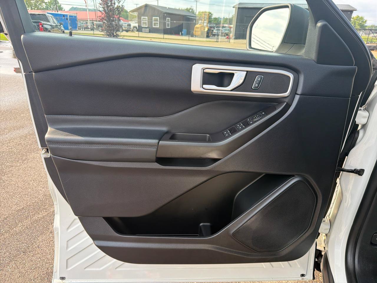Used 2020 Ford Explorer XLT AWD/4WD image 8