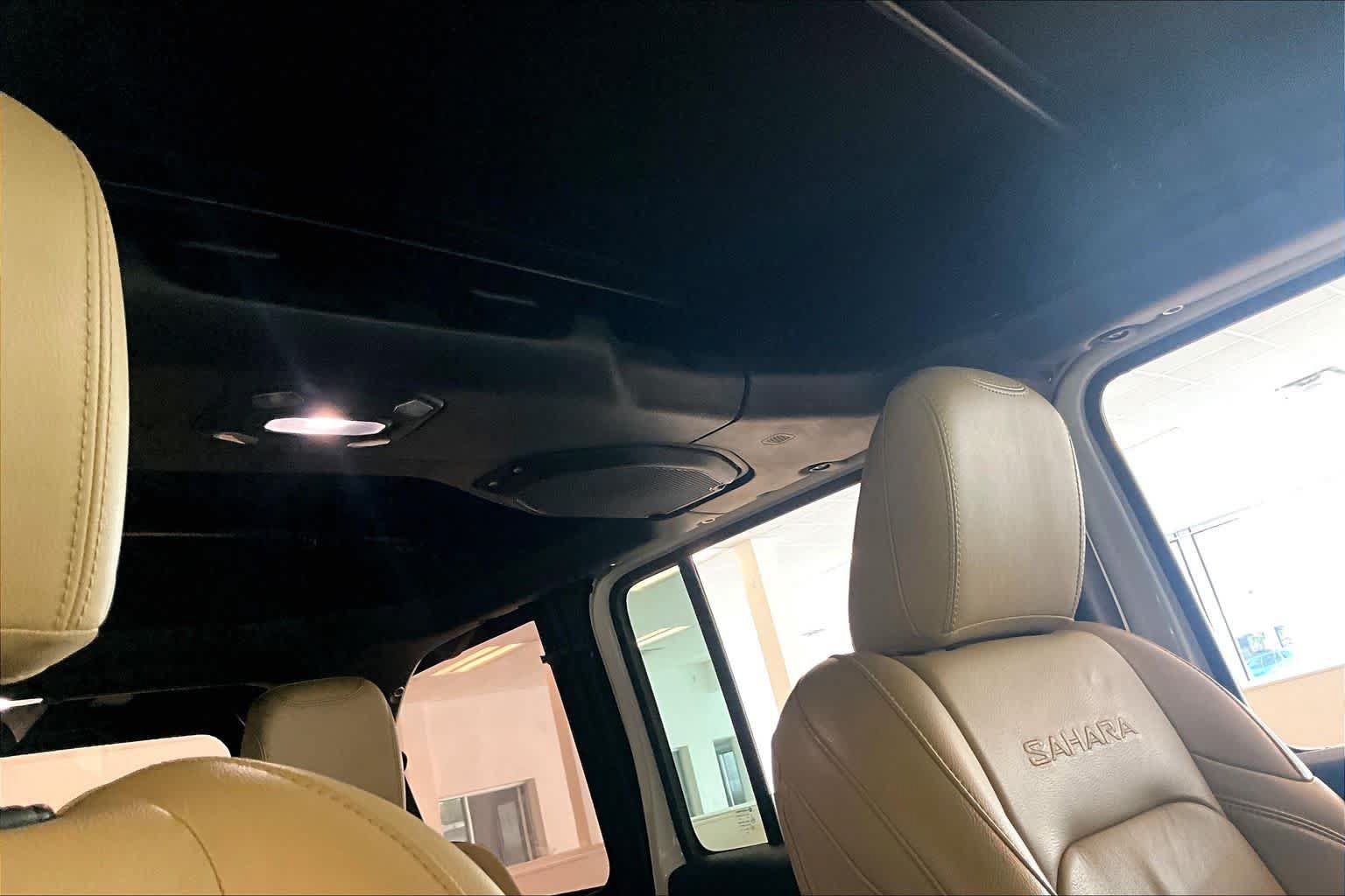 Used 2018 Jeep Wrangler Unlimited Sahara w/ LED Lighting Group AWD/4WD image 12