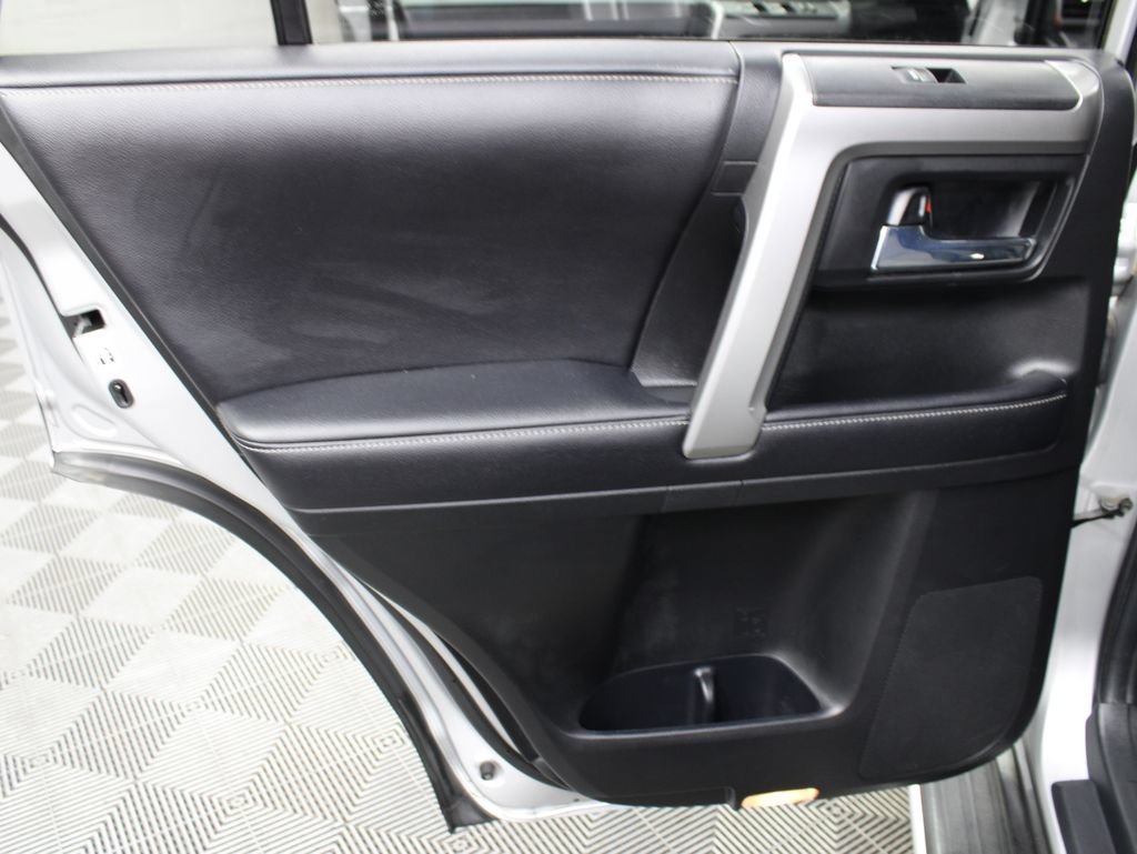 Used 2017 Toyota 4Runner SR5 AWD/4WD image 47
