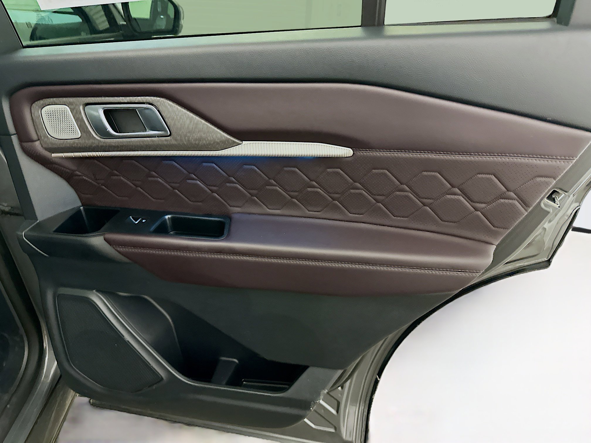 Used 2025 Ford Explorer Platinum w/ LUX Leather Package image 34