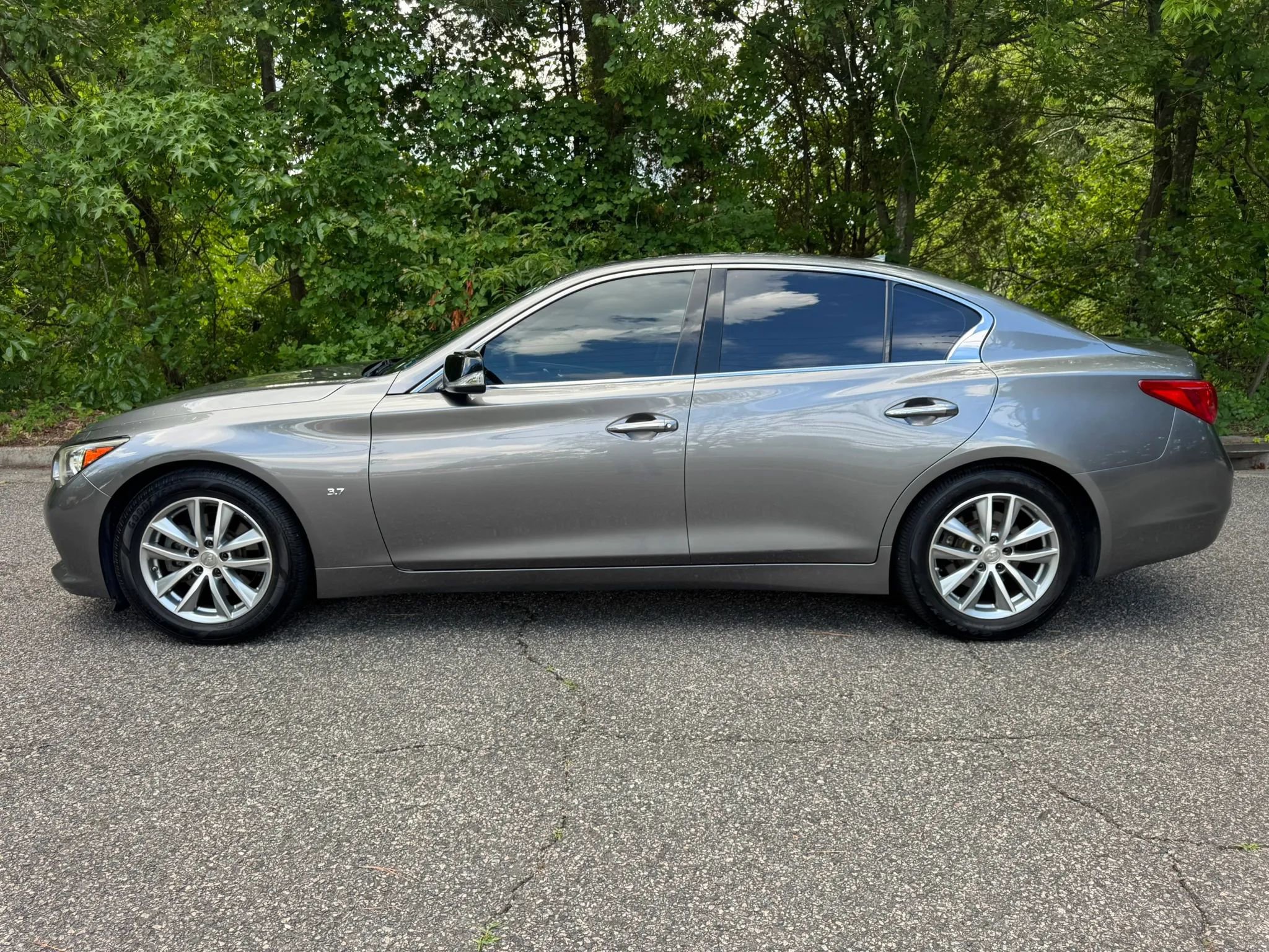 Used 2015 INFINITI Q50 Premium w/ All Weather Package RWD image 2