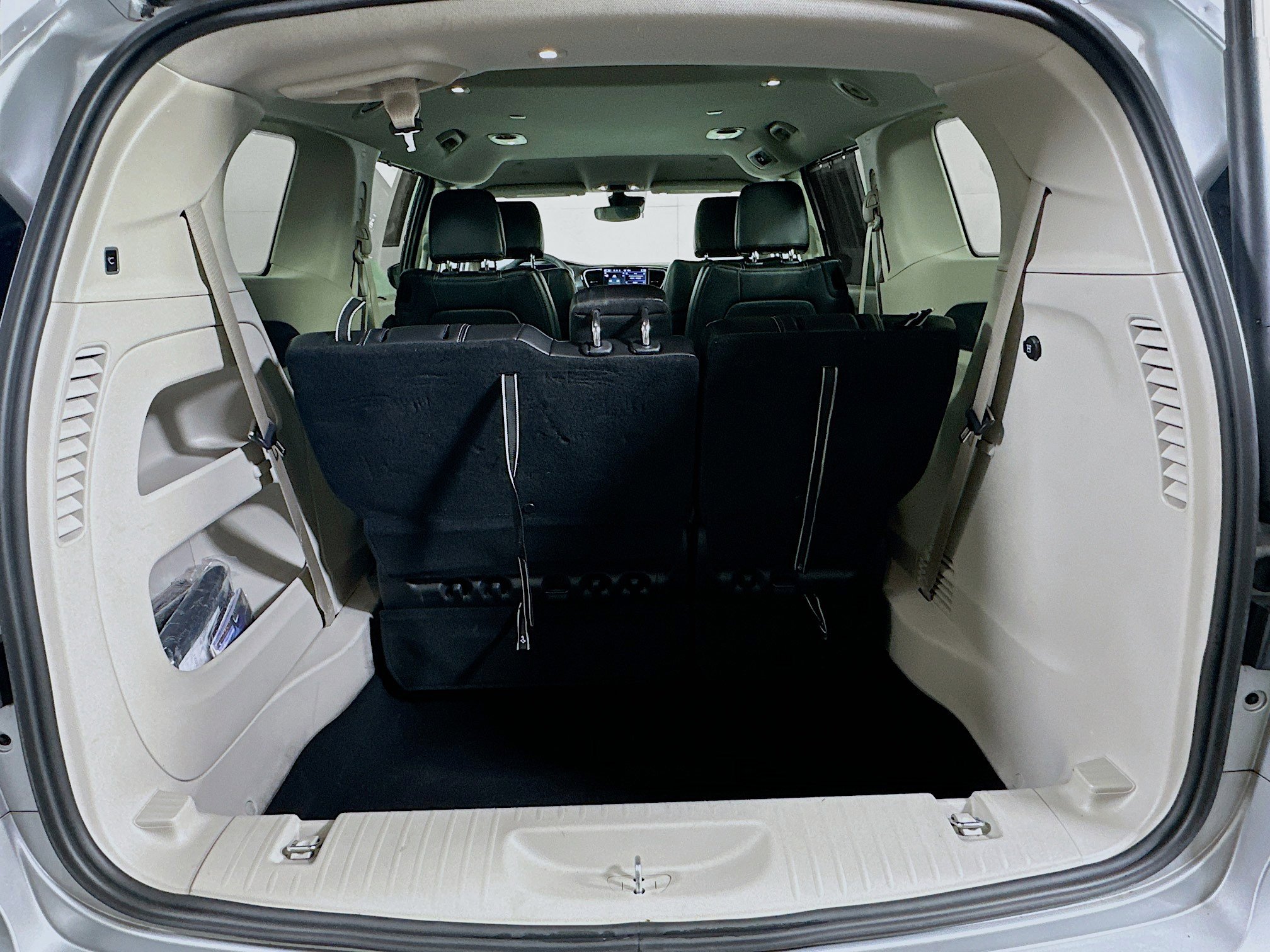 Used 2024 Chrysler Pacifica Touring-L image 28