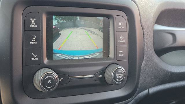 Used 2015 Jeep Renegade Latitude FWD image 26