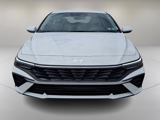 New 2026 Hyundai Elantra SE FWD video 2
