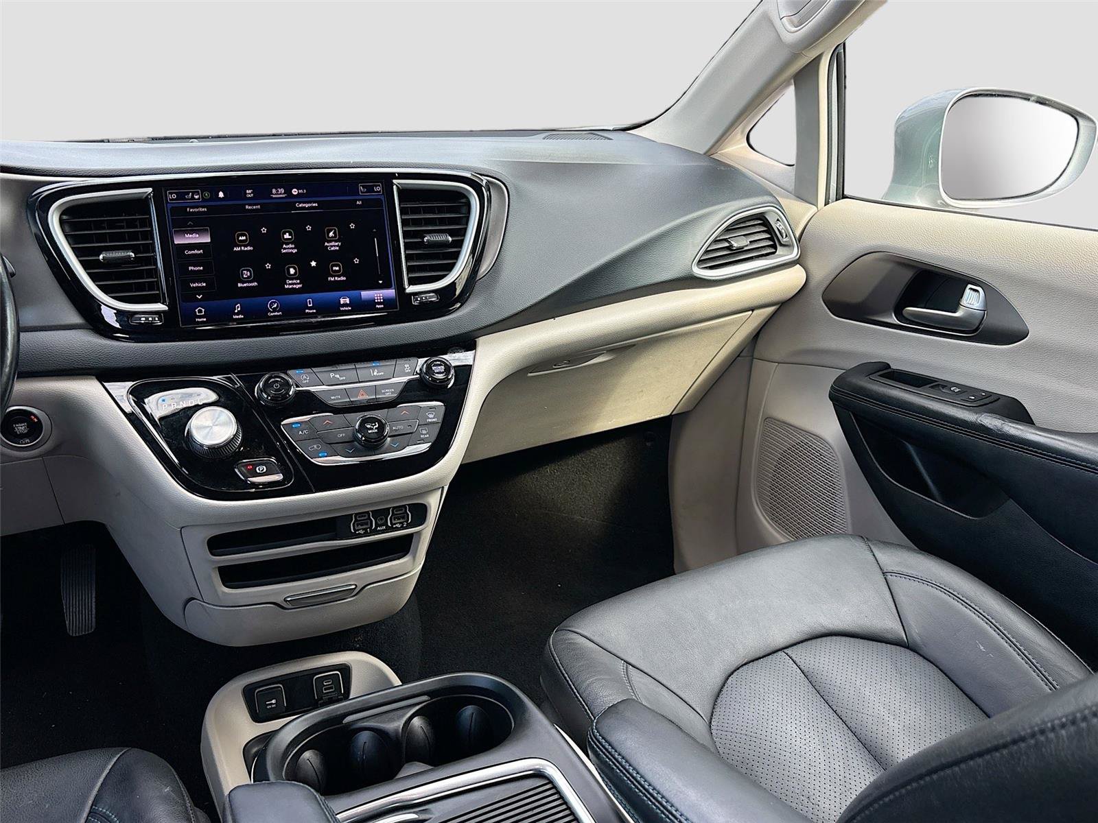 Used 2021 Chrysler Pacifica Touring-L FWD image 25