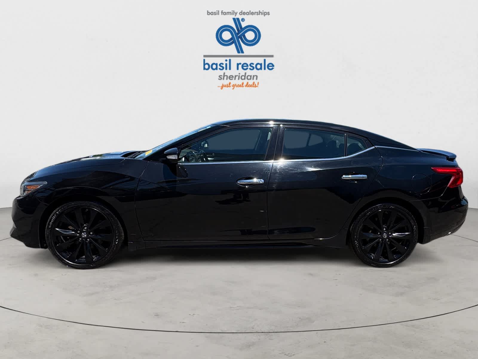 Used 2017 Nissan Maxima SR w/ Midnight Edition FWD image 3