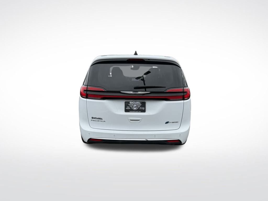 Used 2023 Chrysler Pacifica Touring-L image 6