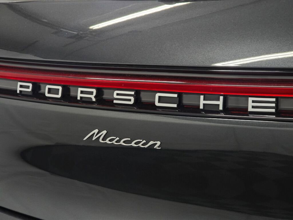 Certified 2025 Porsche Macan image 33