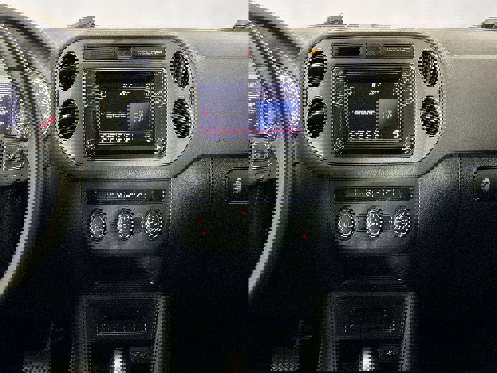 Used 2018 Volkswagen Tiguan Limited w/ Premium Package image 22