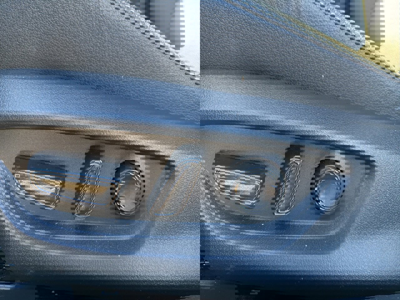 Used 2025 Toyota Camry SE image 11