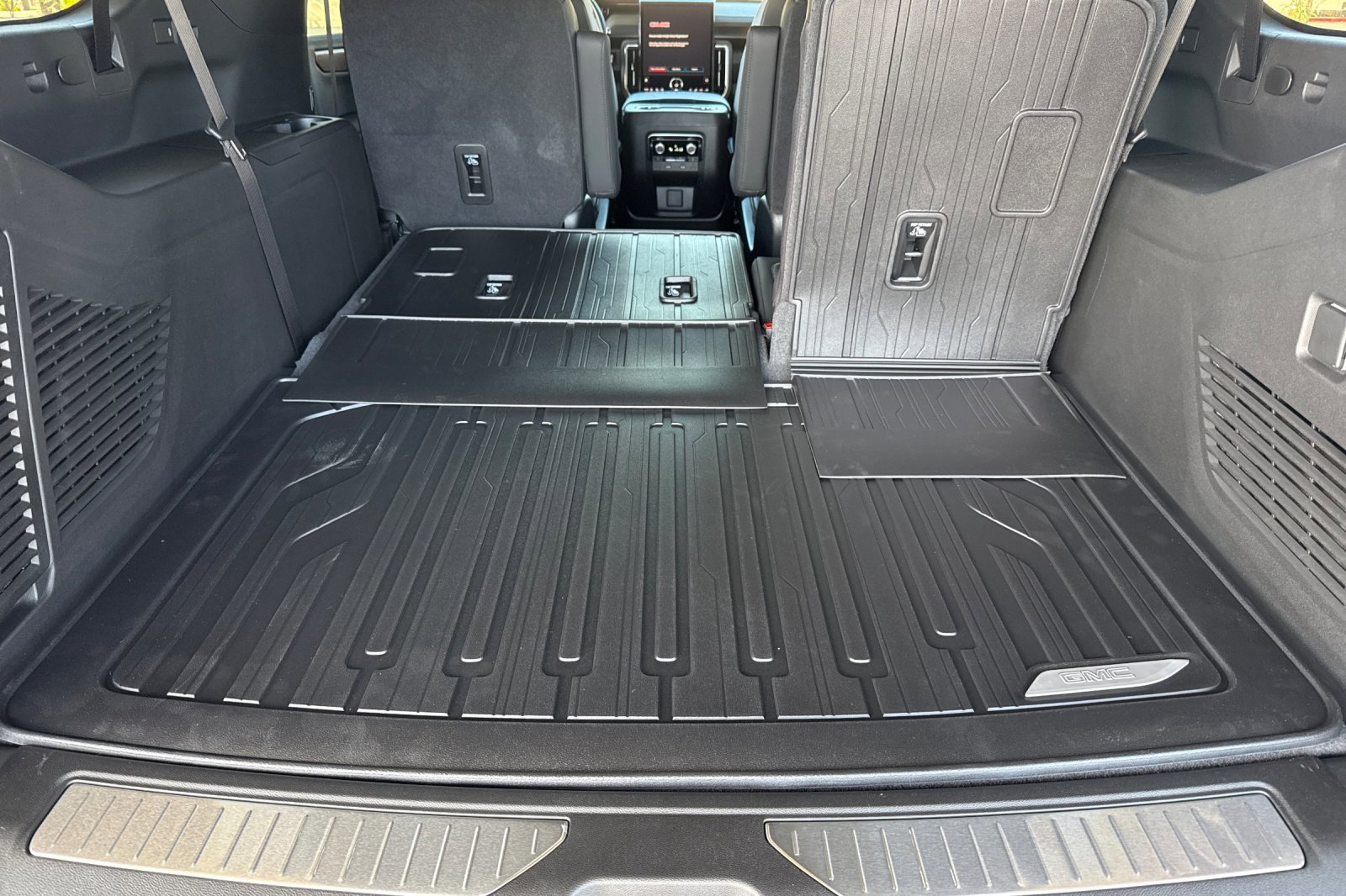 New 2026 GMC Yukon XL Denali w/ Denali Reserve Package image 18