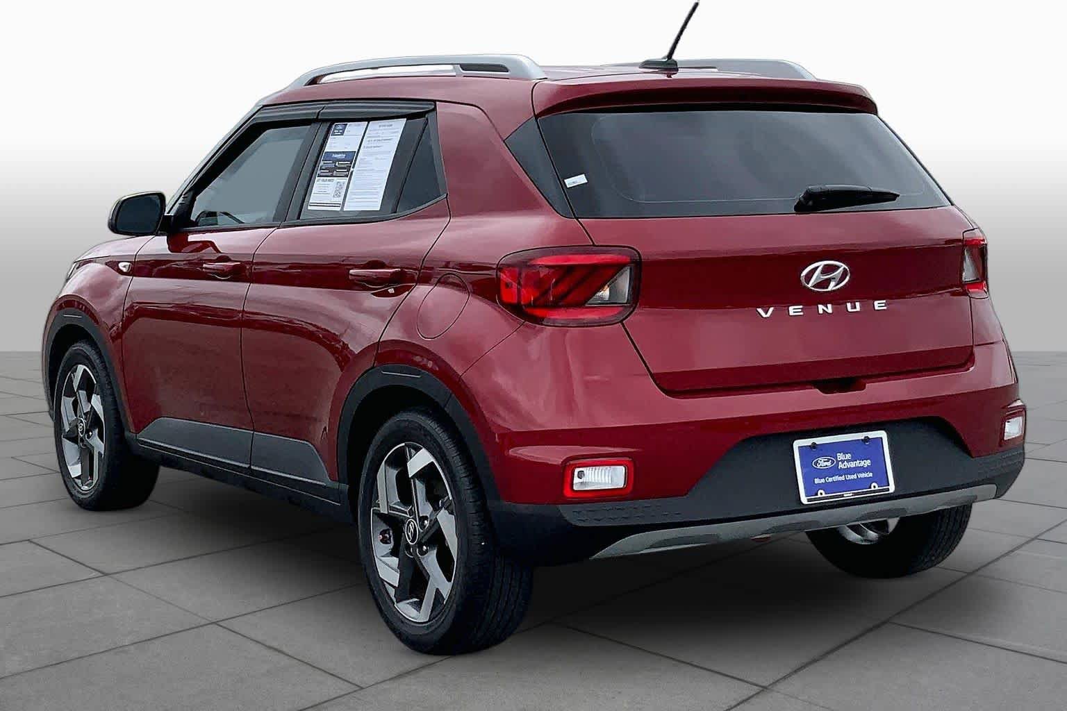 Used 2023 Hyundai Venue SEL FWD image 11