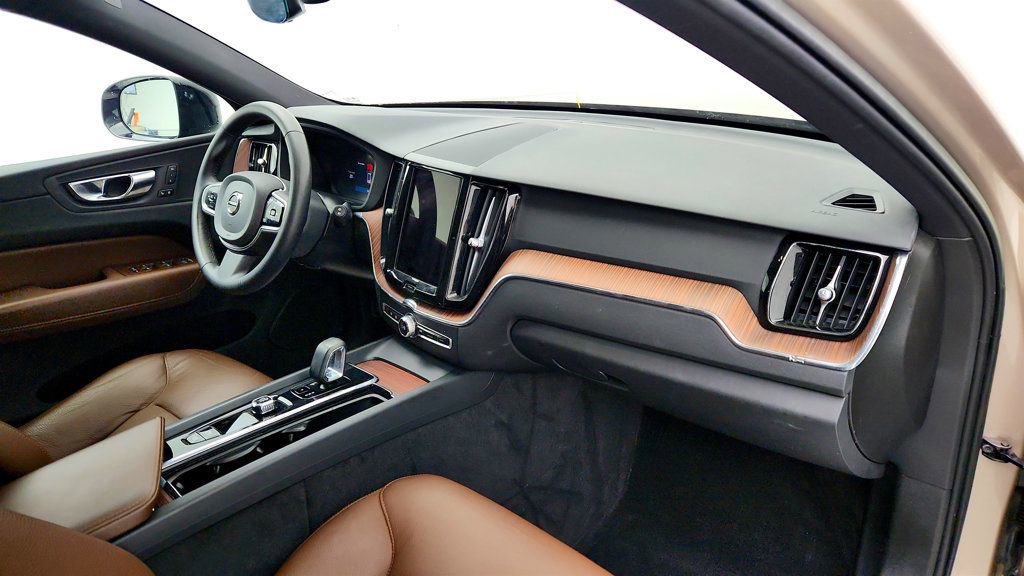 Used 2023 Volvo XC60 B5 Plus w/ Protection Package Premier AWD/4WD image 25