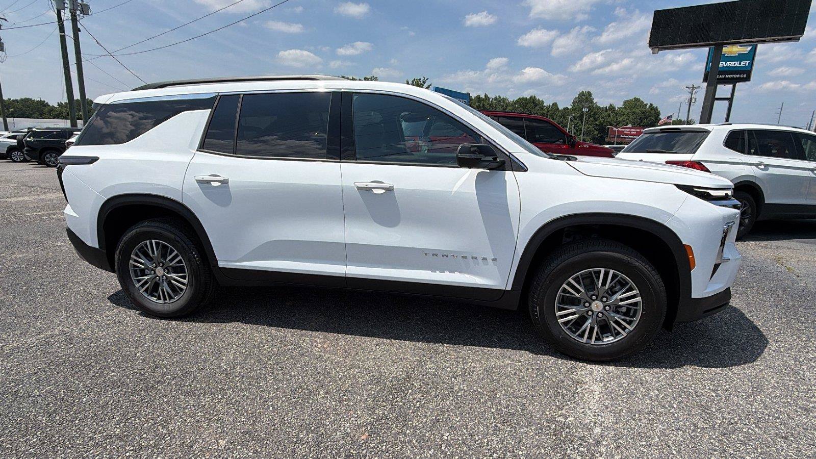 New 2026 Chevrolet Traverse LT w/ Driver Confidence Package FWD image 7