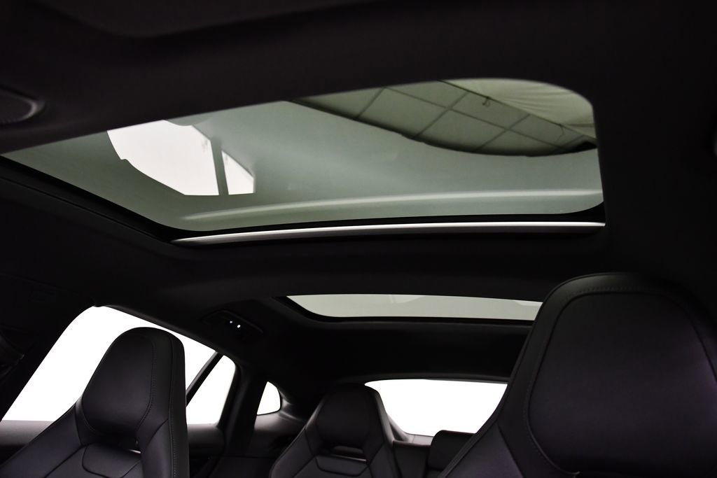 Used 2025 Porsche Panamera image 16