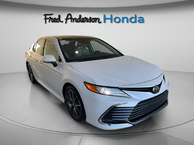 Used 2021 Toyota Camry XLE FWD image 3