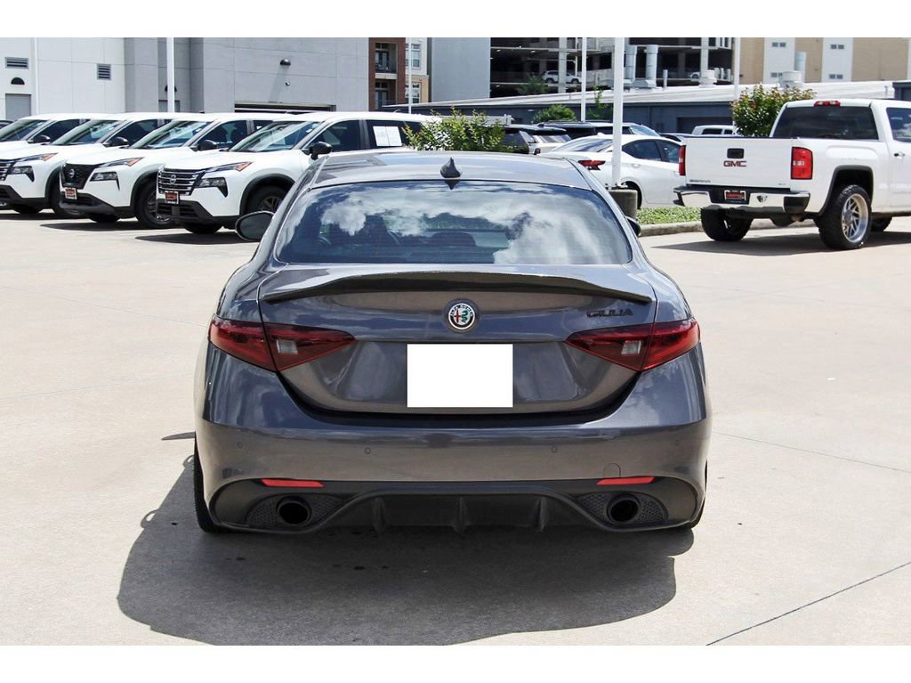 Used 2019 Alfa Romeo Giulia image 5
