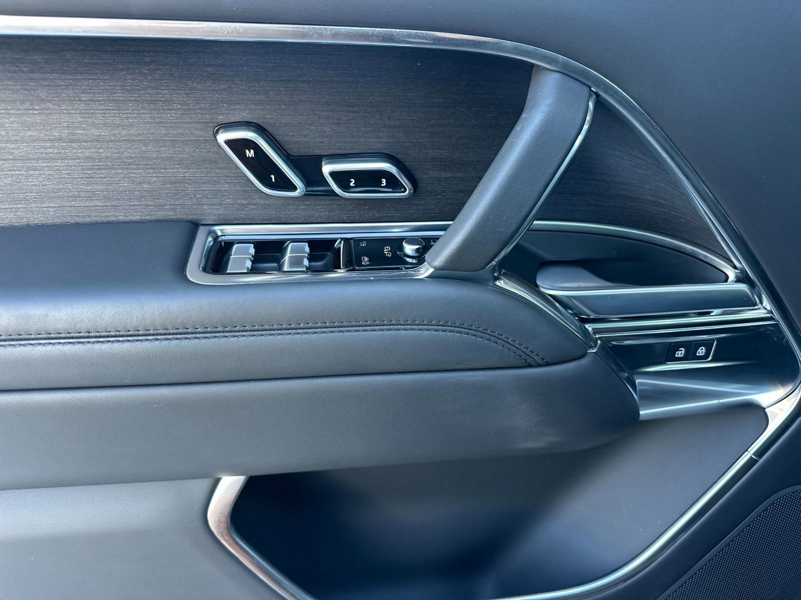 Used 2024 Land Rover Range Rover SE image 11