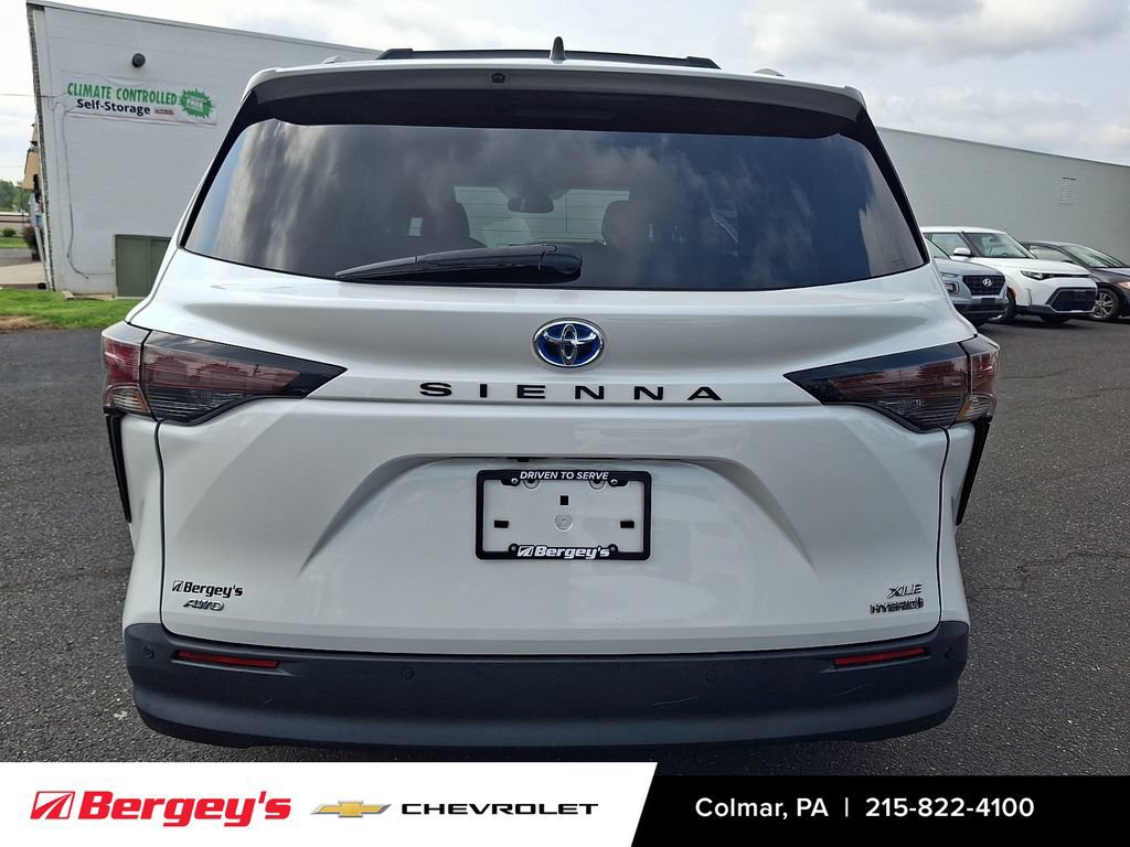 Used 2023 Toyota Sienna XLE AWD/4WD image 6