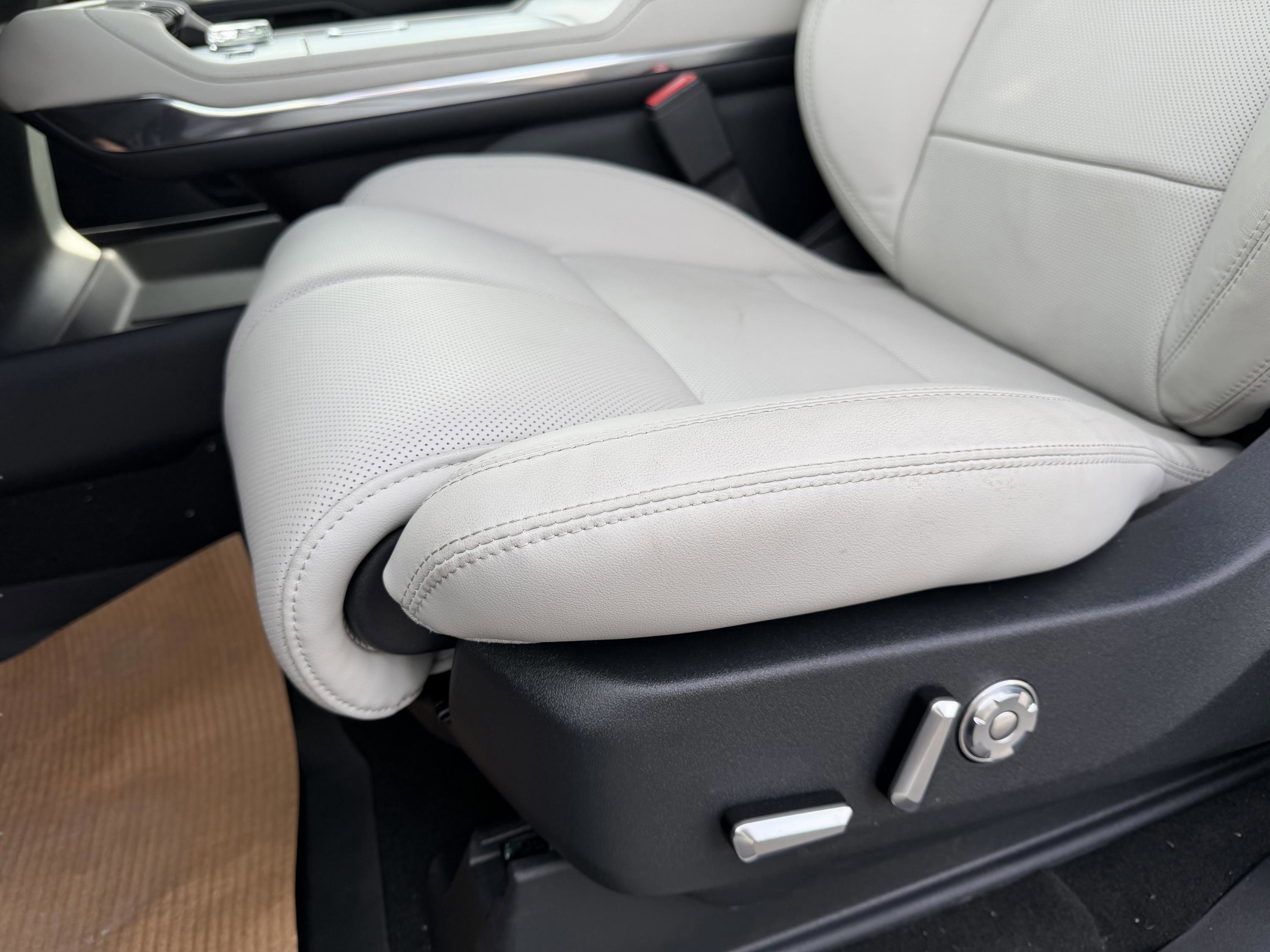 New 2026 Lincoln Navigator Reserve w/ Jet Appearance Package image 13