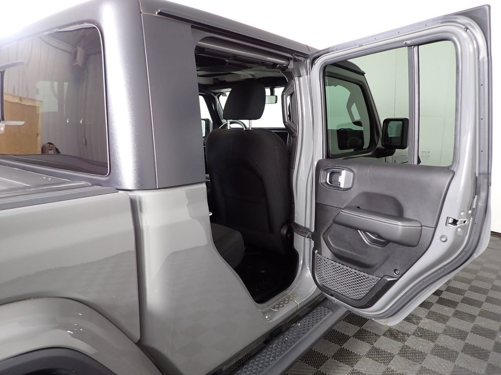 Used 2023 Jeep Gladiator Overland image 43