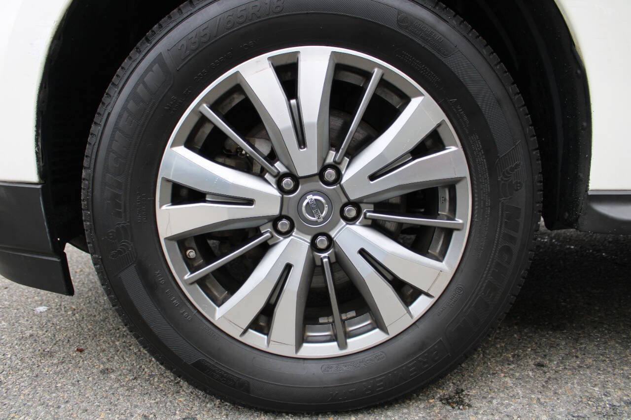 Used 2018 Nissan Pathfinder SV image 18