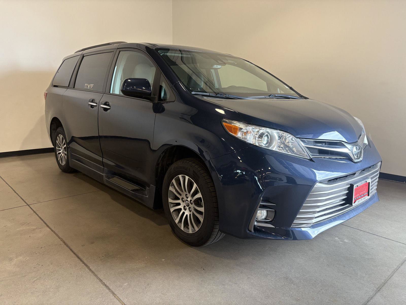 Used 2018 Toyota Sienna XLE w/ XLE Navigation Package